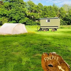 Shepherds Hut, Centre, Glamping Hidden Meadow Campsite Pickering